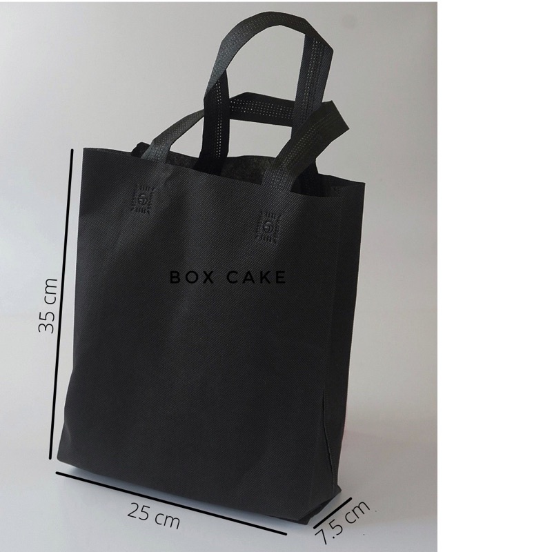 

Sbox Cake ; TAS SPUNBOND UKURAN 25x35 CM 30X40 CM BAG HANDLE TALI GOODIE BAG