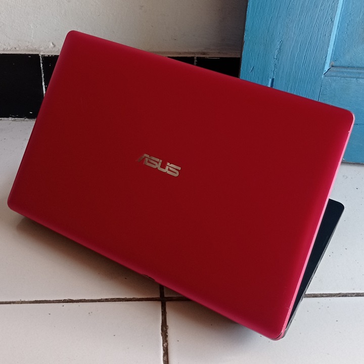 Asus X200CA Hot Pink 12 inch RAM 2GB HDD 500GB Slim Tipis Netbook Second