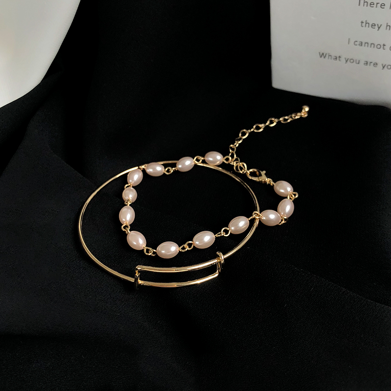 2pcs Gelang Mutiara Hollow Bahan Metal Gaya Retro Untuk Wanita