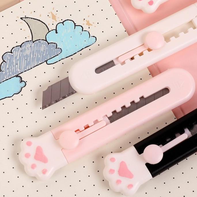 

Cutter Size Mini Kecil Aesthetic TikTok Untuk membuka Paket Kaki Cewek