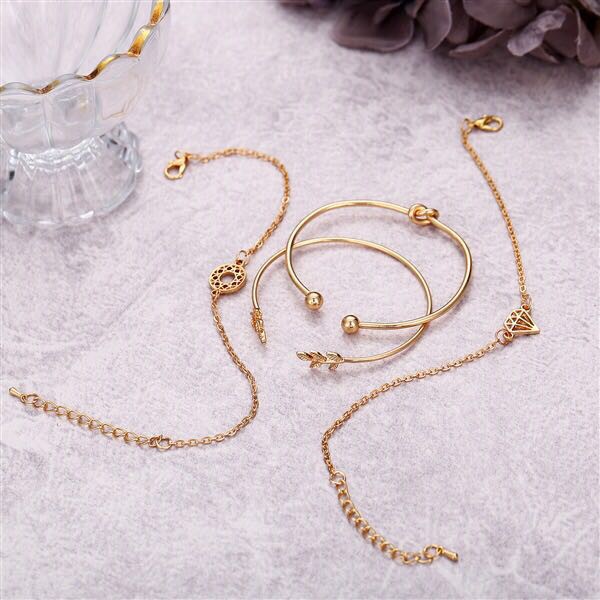 4Pcs / Set Gelang Wanita Model Fashion Murah Gelang Vintage Simple Elegan Motif Daun Berlian Hollow