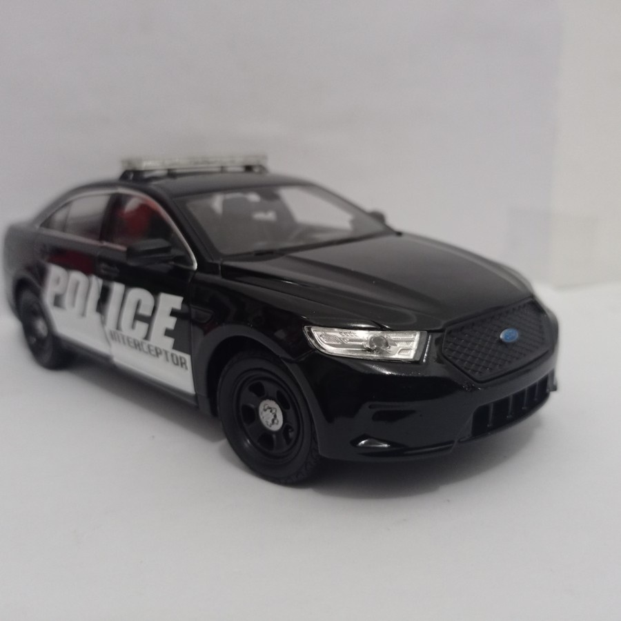 Diecast Ford police interceptor hitam Welly 1:24 mobil polisi mainan murah