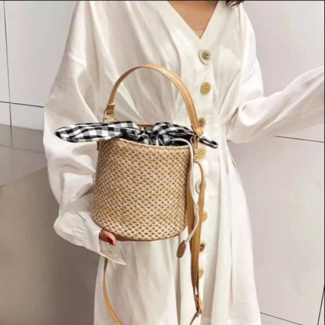 Tas Selempang Anyam