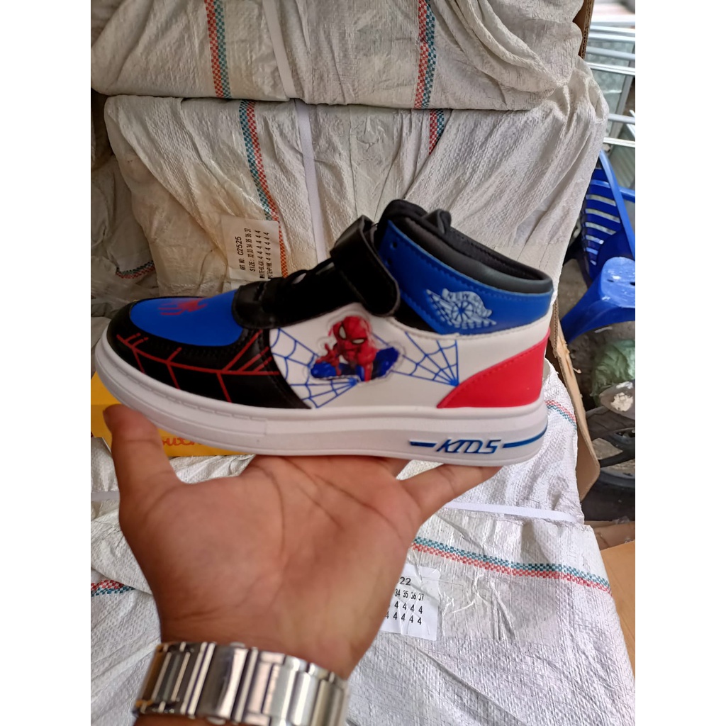 SEPATU  IMPORT ANAK COWOK KARAKTER SPIDERMAN YOUTH BALANCE 2522 (26-37)..cocok dipakai untuk anak-anak karena bahannya lembut warna tidak luntur dan tahan lama Sepatu sekolah sepatu paut sepatu anak tk ( COD )