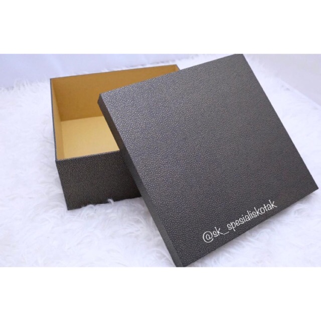 

SURABAYA. Gift Box / Box Hampers / Kotak Kado . HARDBOX 18.5 18.5 7 (KS)