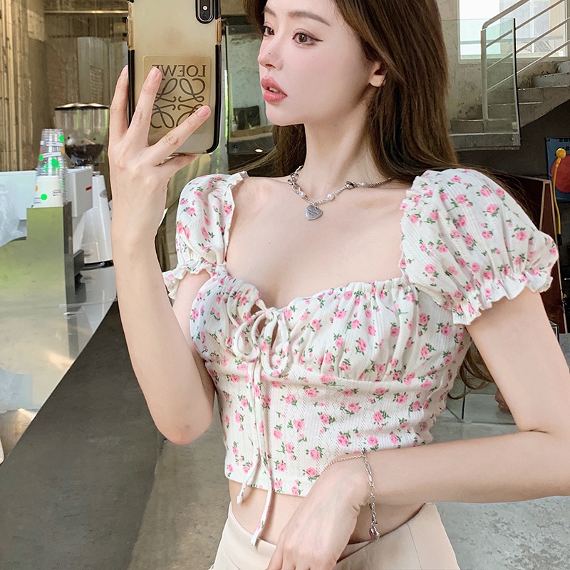 Kemeja Wanita Perancis Fashion Temperamen Slim Pendek Renda Atas Musim Panas Satu Bahu Lengan Puff Bunga Kemeja Pasang