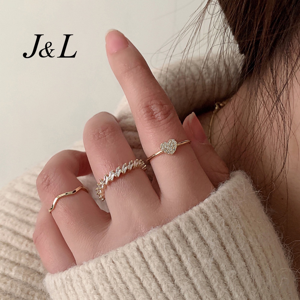 3pcs / Set Cincin Bahan Alloy Warna Gold Desain Hati Hias Berlian Imitasi Gaya Simple Untuk Wanita