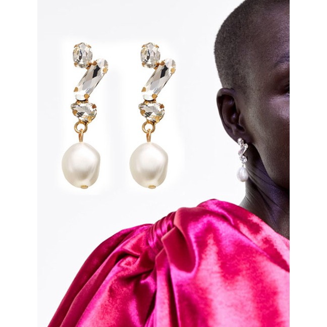 LRC Anting Tusuk Fashion Gold Irregular Mosaic Crystal Faux Pearl Earrings F76958