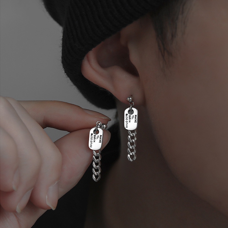 1 Pasang Anting Desain Tag Tulisan Bahan Stainless Steel Gaya Hip Hop Untuk Pria