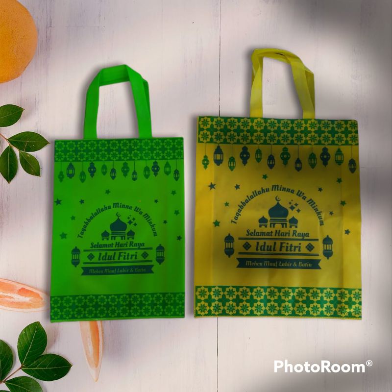 

Tentenga. selamat hari raya idul Fitri/ goodie bag idul Fitri ukuran 38x45x8cm dan 30x40x8cm 1 pak isi 12 pcs