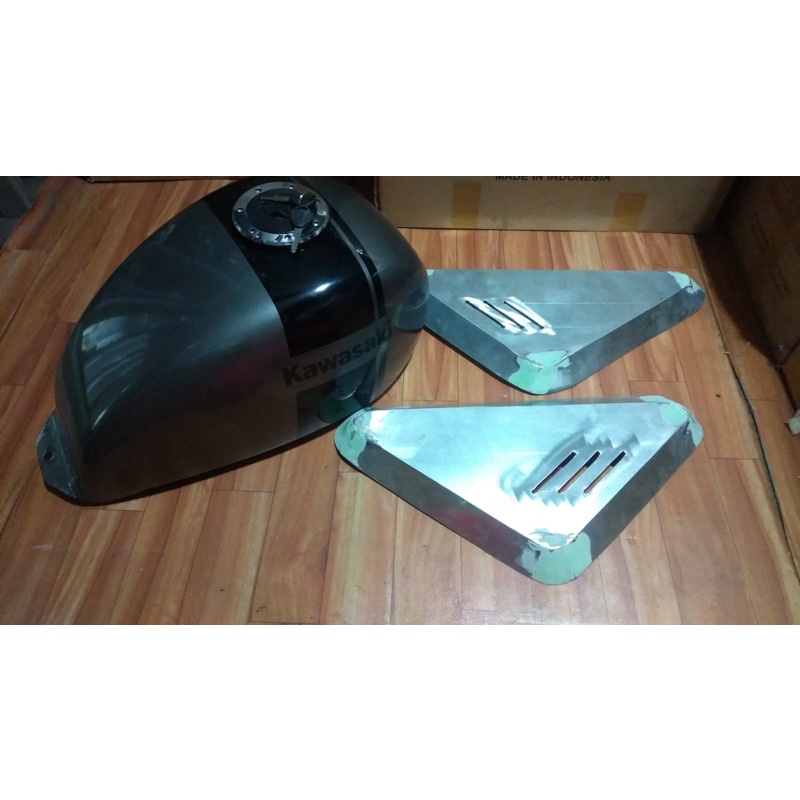 Tangki ninja 250  karbu dan cover aki