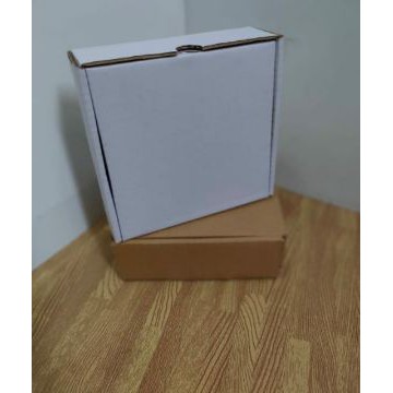 

Kardus Box Pizza 16x16x5 LS Kardus/Box/Karton/Polos/Hantaran/Hampers/Jersey