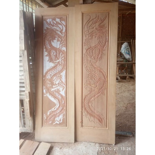 Pintu Utama kupu kupu Motif ukiran Ular Naga