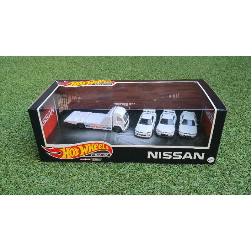 Hot Wheels Premium Nissan Mercedes Benz Ford Race Team Display Set With Diorama Original Hotwheels GMH39