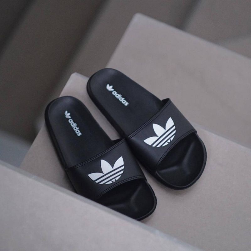 Sendal Slip-on Adidas Hitam Putih Sandal Pria dan Wanita Termurah