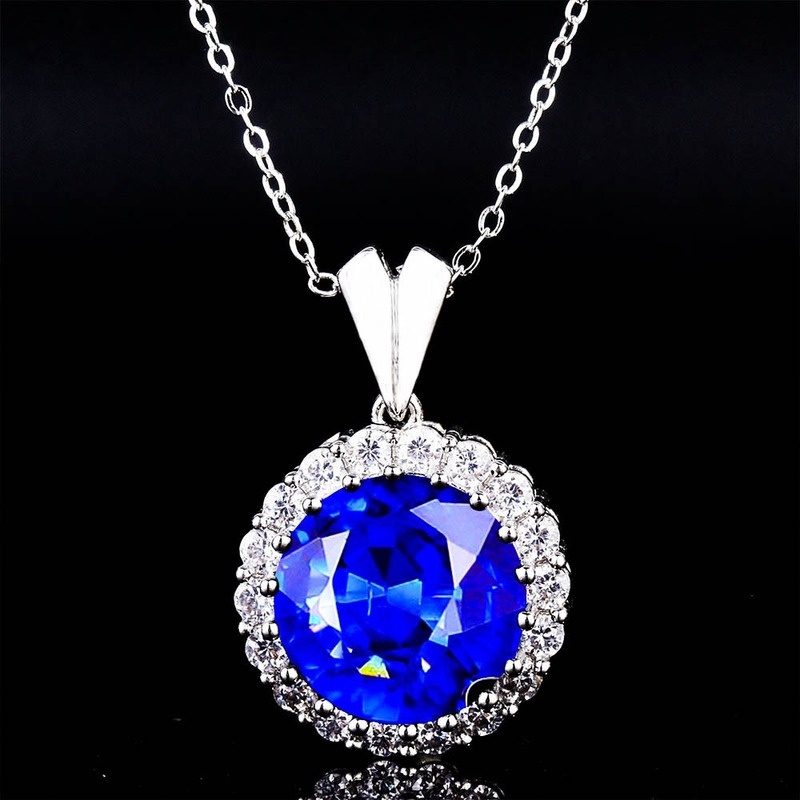 Kalung Dengan Liontin Batu Permata Alami