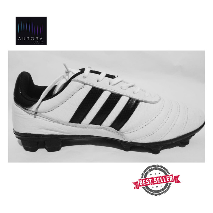 sepatu bola pull besi