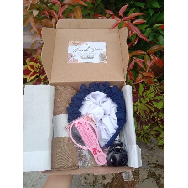 

gift box girl