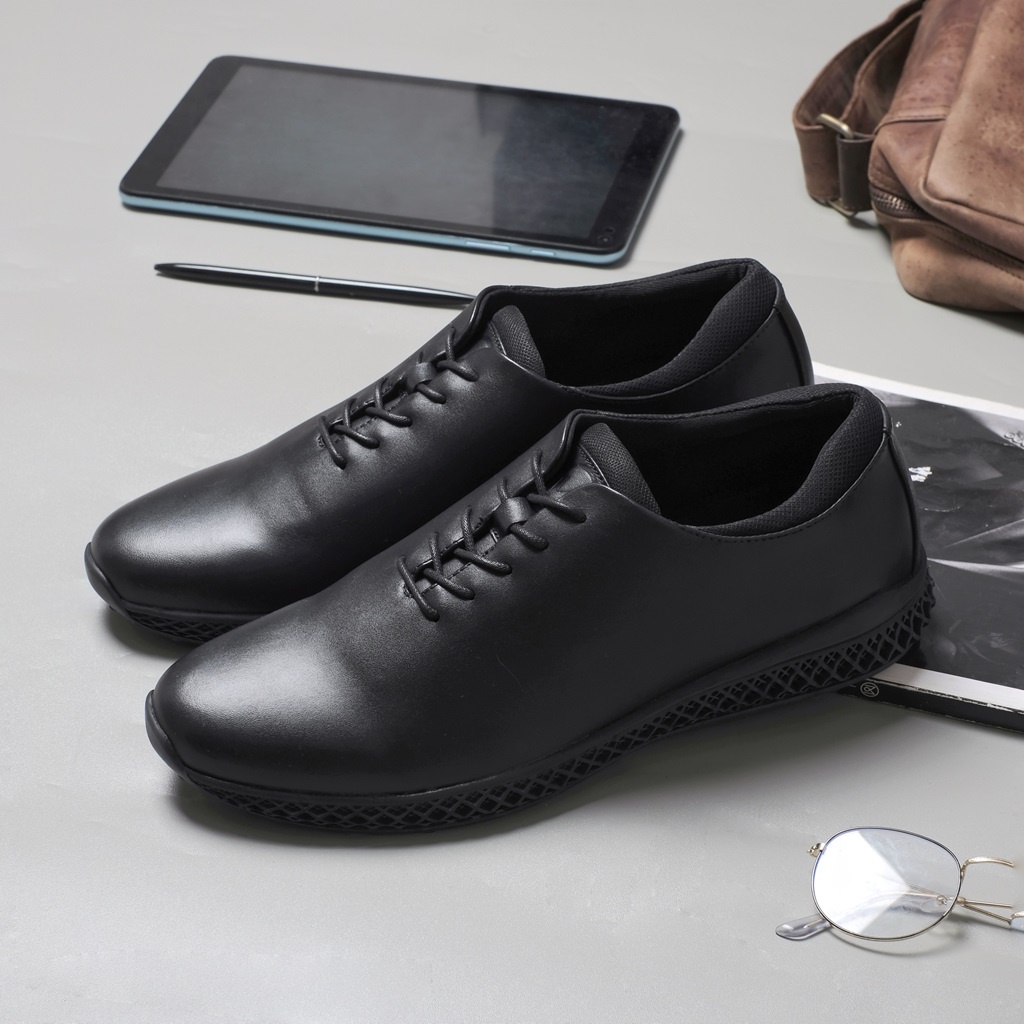 AMSTRONG BLACK ORIGINAL x KENZIOS Sepatu Formal Kulit Sapi Asli Pantofel Tali Full Hitam Pria Kerja Kantor Resmi Guru Kantoran Wisuda Kuliah Pesta Undangan Kondangan Nikah Modern Black Oxford Casual Derby Genuine Leather Footwear Terbaru Branded Kekinian