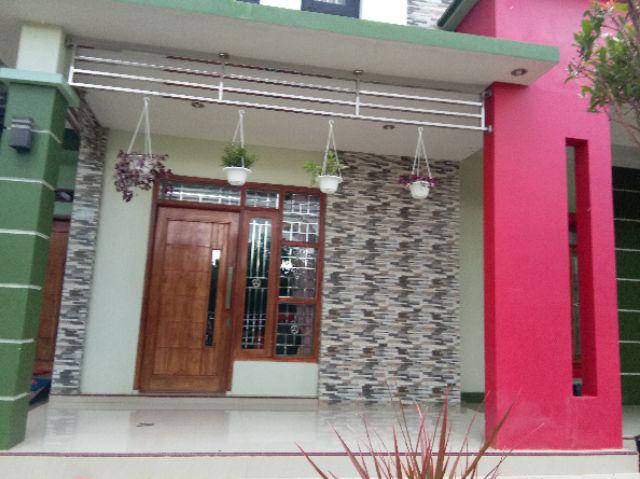 Bunga Gantung Lipstik Oranye