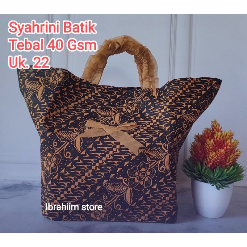 

TERMURAH TERLARIS TAS HAJATAN SERUT BATIK SYAHRINI UKURAN 22x22X30 TAS HAJATAN SYAHRINI PITA MURAH TAS HAJATAN GROSIR