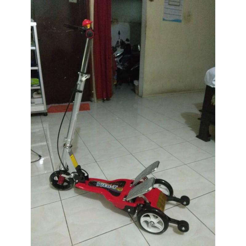 Scooter pedal genjot besi vita