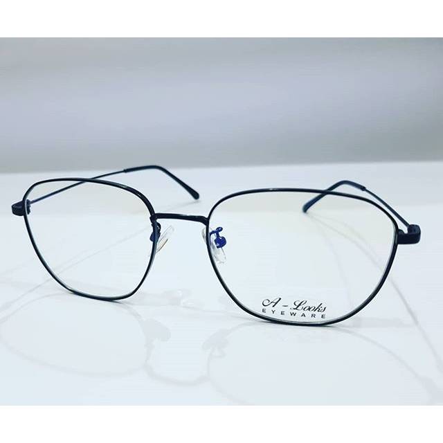 Kacamata segi hitam cowok