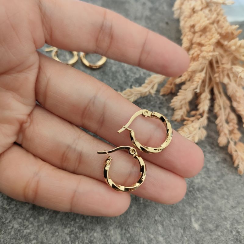 Anting Titanium Gipsy Bulat Kecil Gold E14001