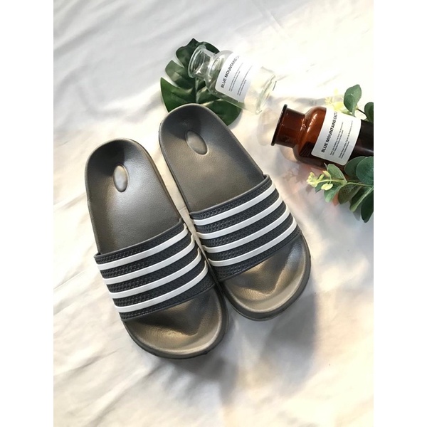 Sandal Slop Cowok Motif Garis Lokal Shevano 1359-2-Grey