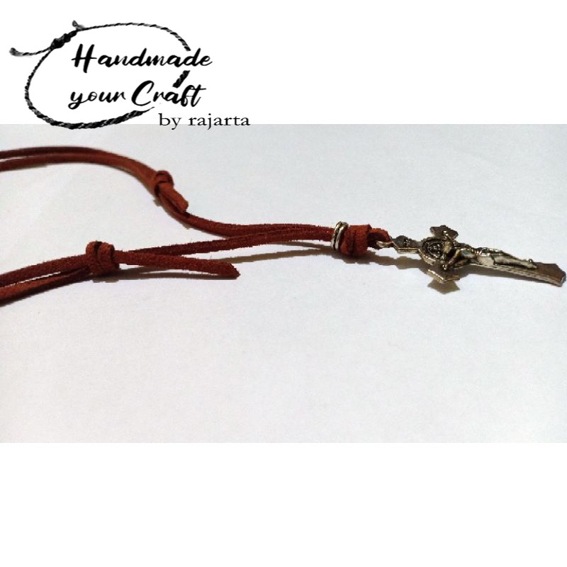 Kalung Tali Kulit Suede Cokelat Handmade Rajarta Bandul Salib