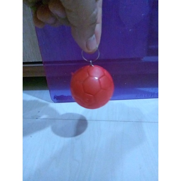 mainan anak bola bola isi gantungan kunci egg surprise