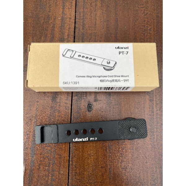 Mounting Ulanzi Microphone Camera Vlog