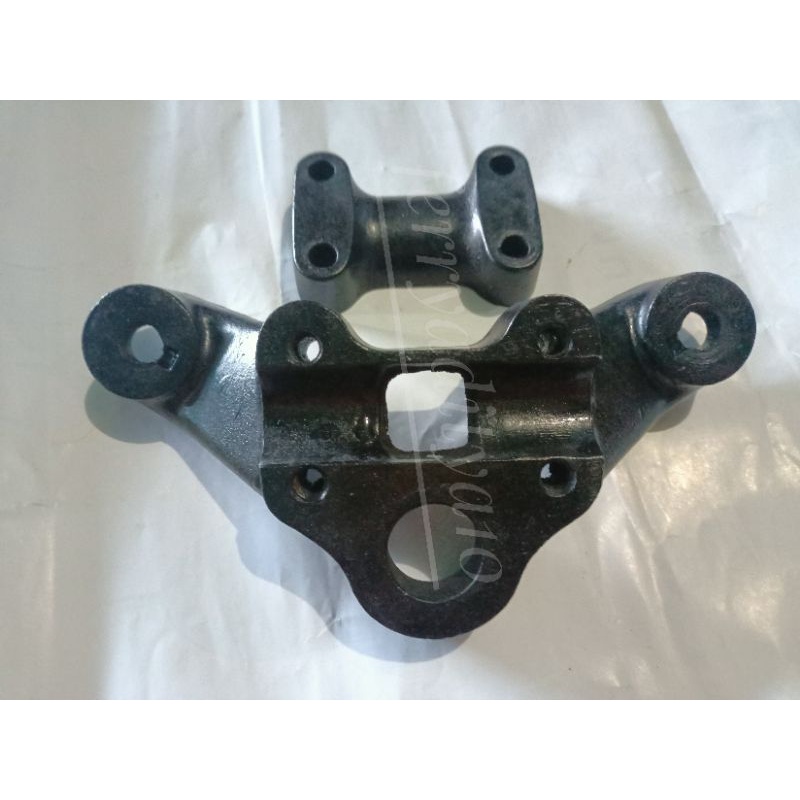 segitiga T atas  YAMAHA RS 100 yb 100 L2G lama original