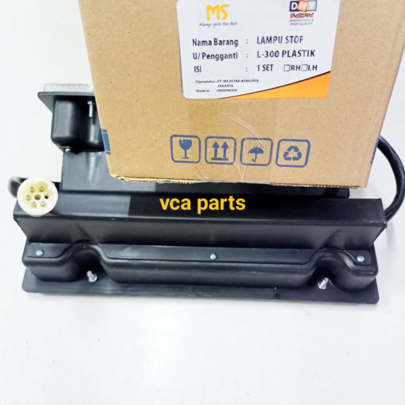 LAMPU STOP/LAMPU REM BELAKANG MITSUBISHI L 300 PLASTIK.