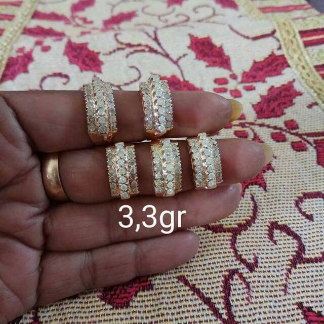 Berlian medan (cincin baris 3 tingkat)