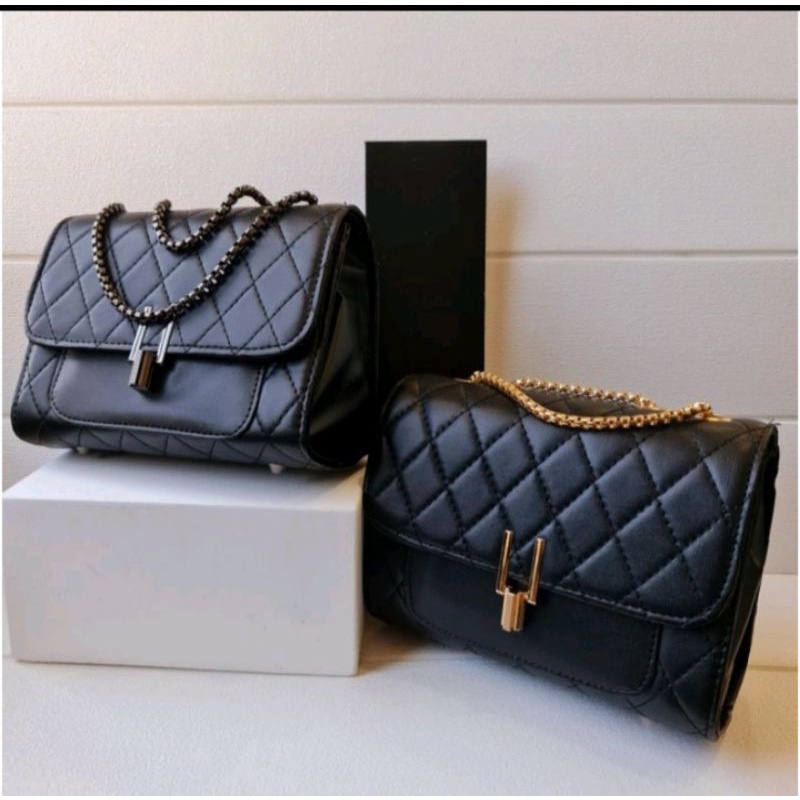 Tas Selempang AMORA- Tali Rantai Emas dan Hitam