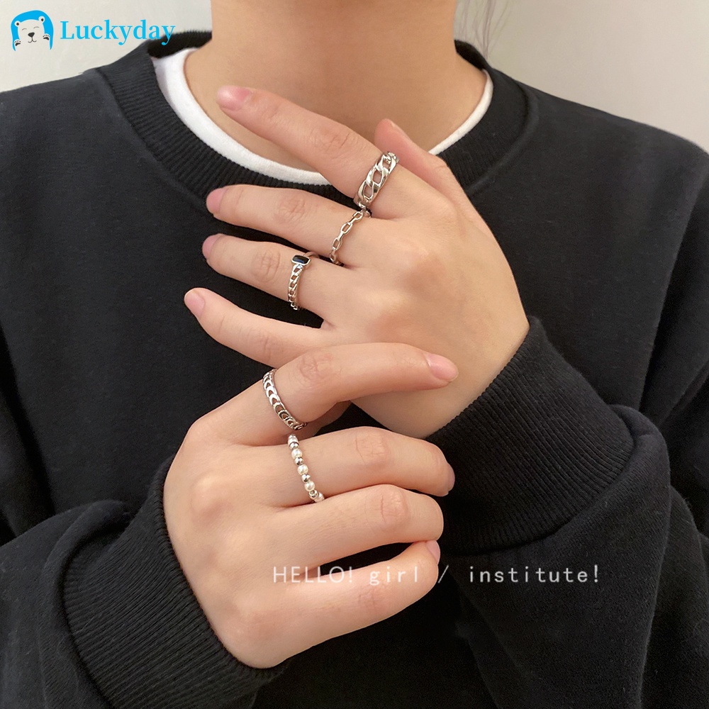 YEEZII 5pcs / Set Cincin Model Rantai Twist Hias Mutiara Hitam Gaya Retro Untuk Wanita