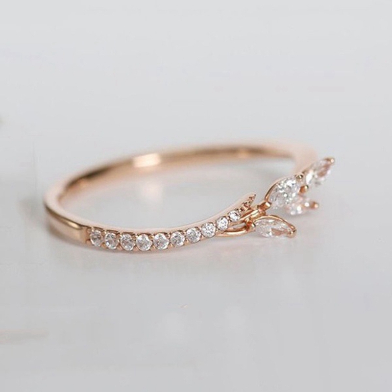 Cincin Rose Gold Wanita Bentuk Daun Hias Kristal untuk Tunangan