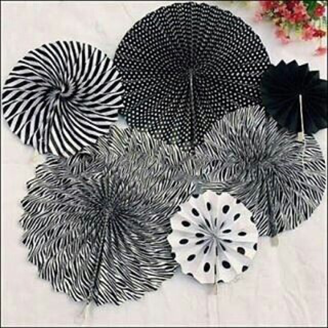

Paper fan/kertas kipas/dekorasi backdrop 1 set hitam putih