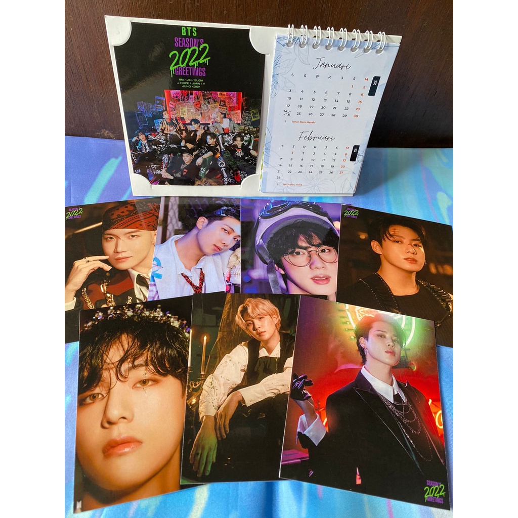 

KALENDER MEJA / DUDUK 2022 BTS SEASON GREETING 2022 CHANGEABLE CALENDAR