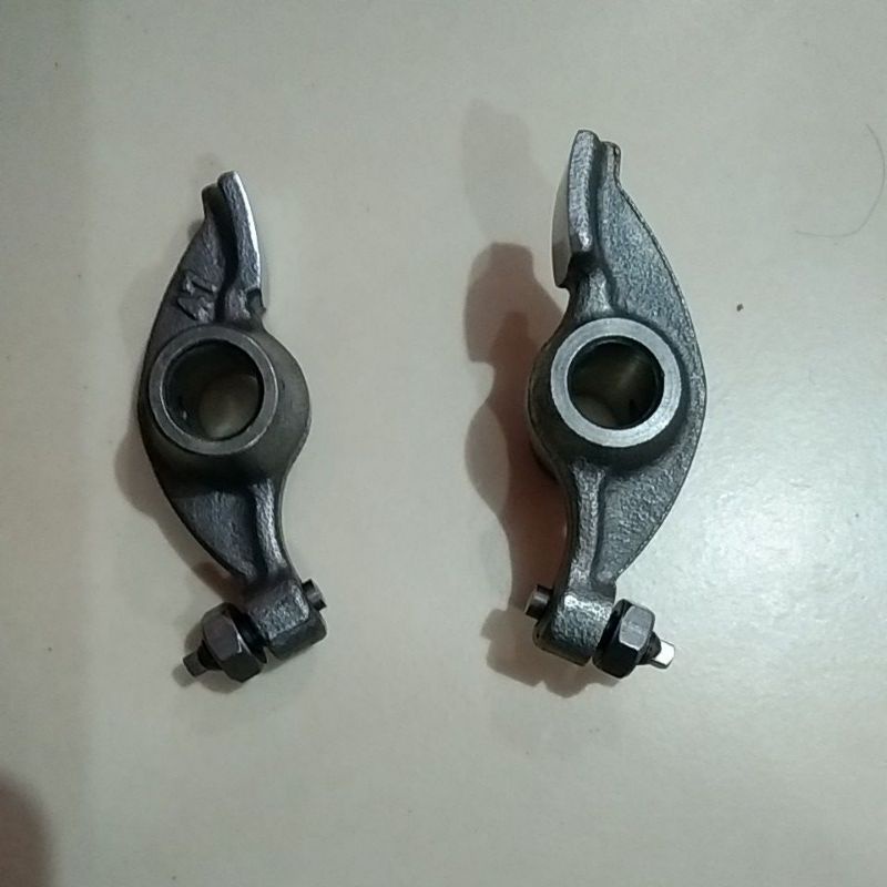 Rocker arm motor Mio sepatu klep Mio isi 2 + 2 baut setelan klep