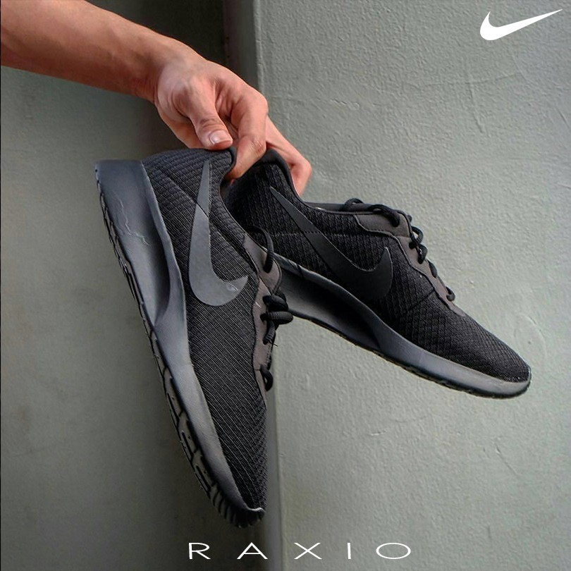 nike tanjun full black original