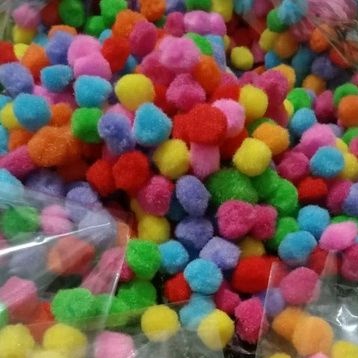 pompom pom pom bola bulu warna warni 1,5cm