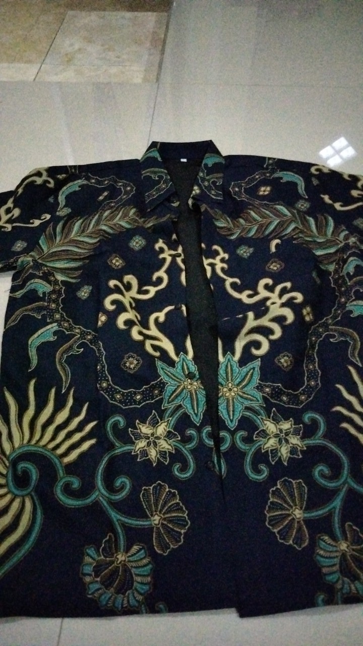 Krisna Mukti  Kemeja Batik Pria Lengan Pendek Bahan Katun Batu Raden Full Furing