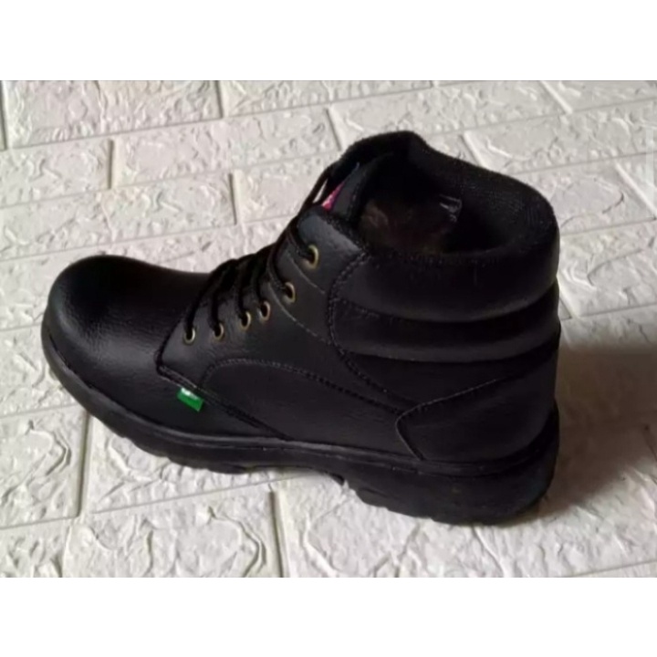 sepatu safety boot tali warna hitam pelindung sepatu kerja