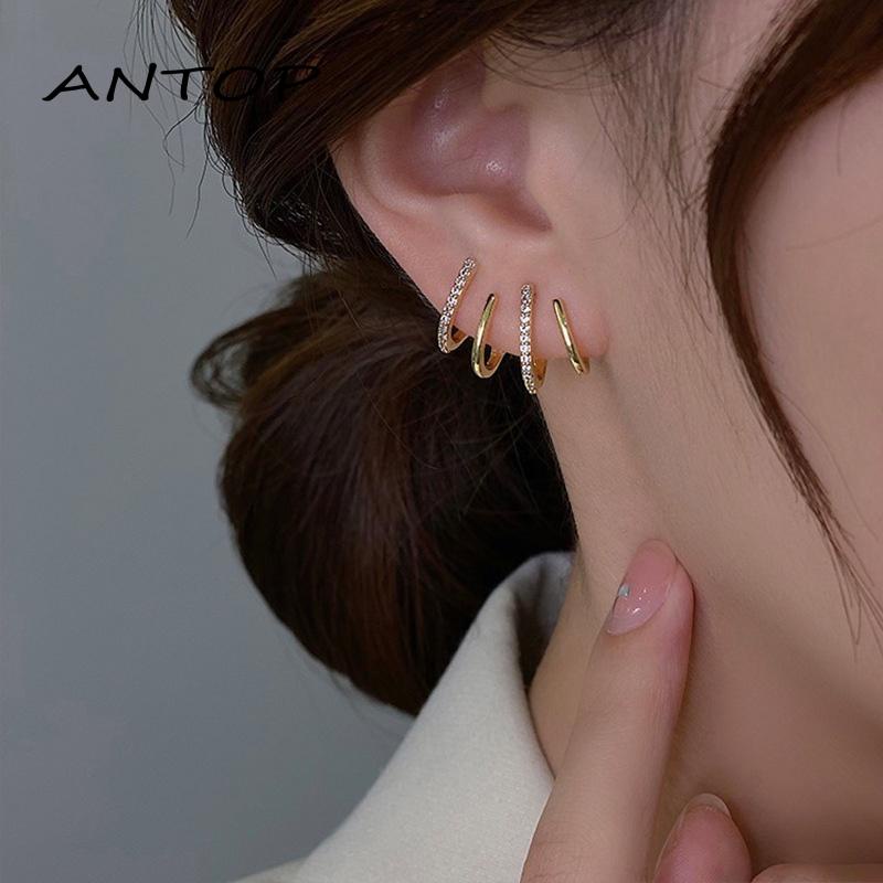 Anting Bentuk Geometris Aksen Berlian Bahan Metal