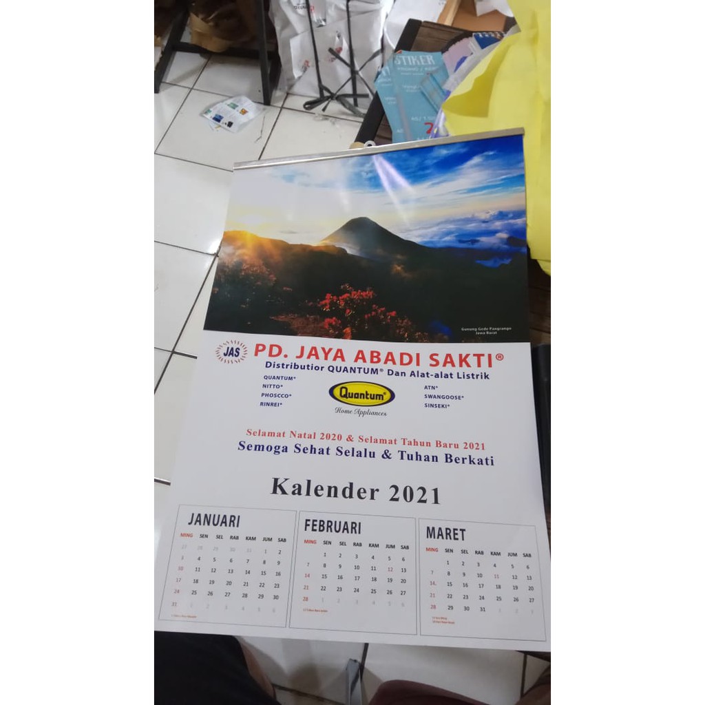

Kalender dinding 4 lembar