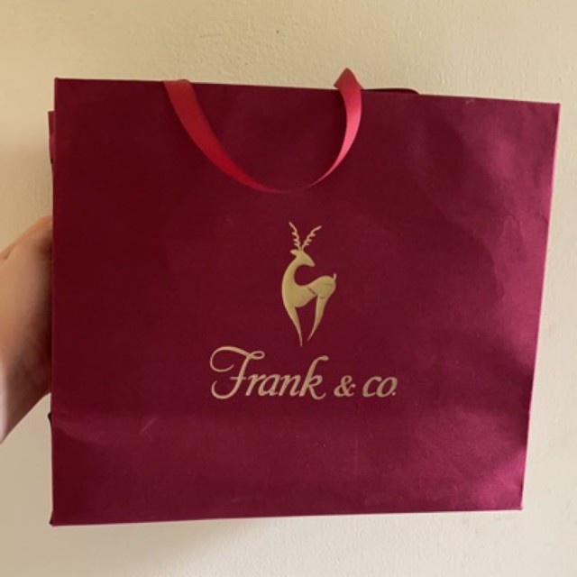 

(TERLARIS) PAPERBAG FRANK & CO ukuran SEDANG Kain merah maroon