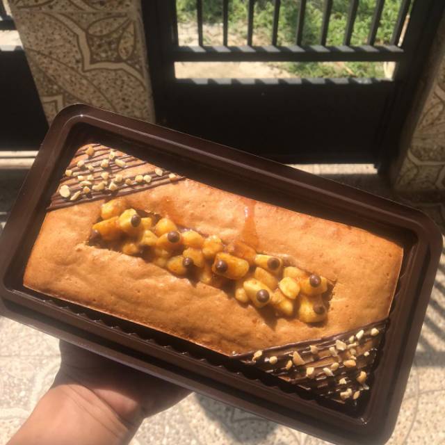 

Banana Caramel Peanut Cake