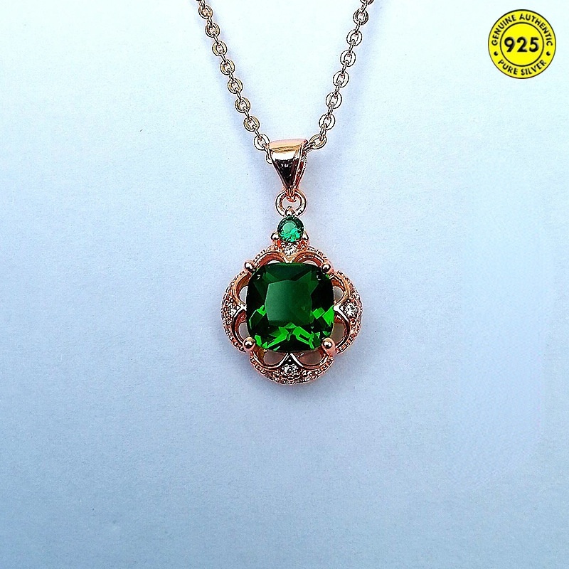 Kalung Rantai Dengan Liontin Kristal Emerald Bentuk Kotak Untuk Wanita